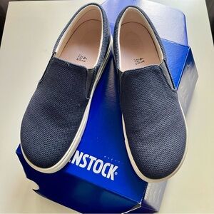 NWT Birkenstock Navy Oswego Slip Ons - Narrow - W10/M8/EU41